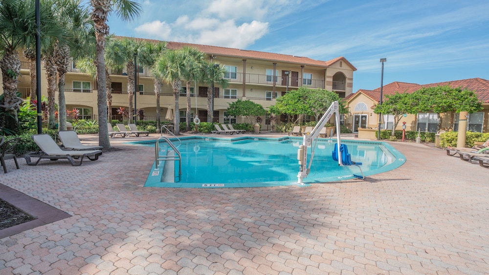 Blue Tree Resort at Lake Buena Vista — Swimming pool in Orlando, Florida