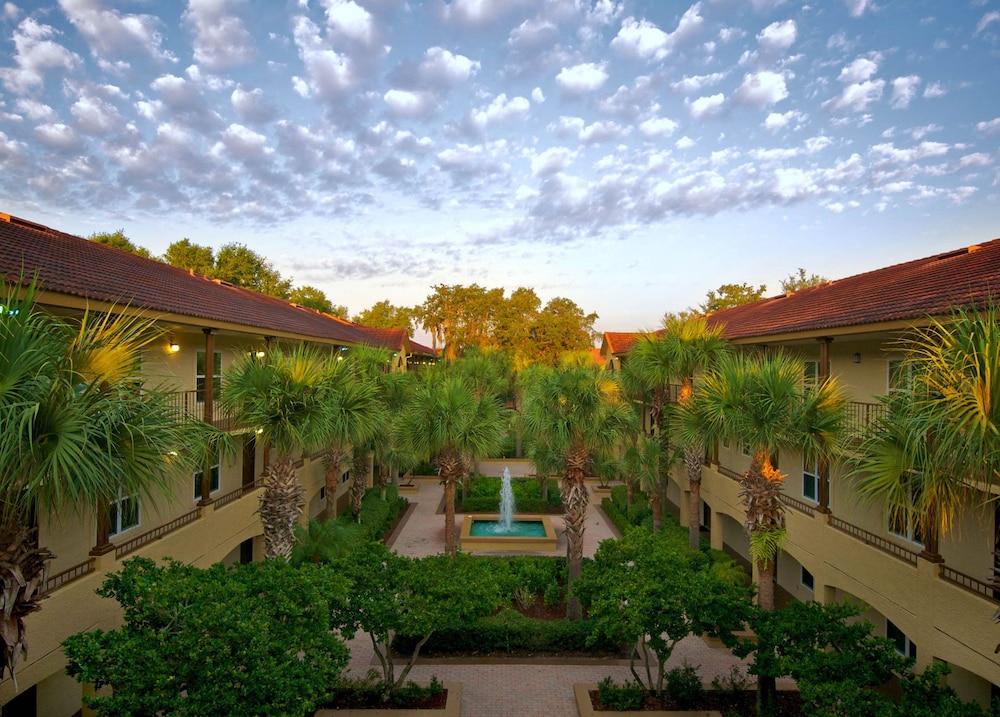Blue Tree Resort at Lake Buena Vista — Hotel building in Orlando, Florida