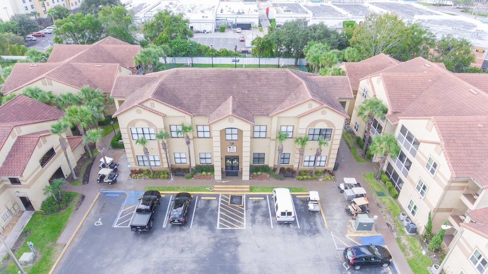 Blue Tree Resort at Lake Buena Vista — Hotel building in Orlando, Florida
