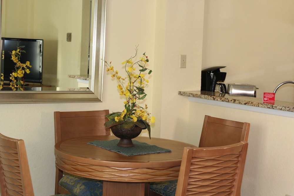 Blue Tree Resort at Lake Buena Vista — Hotel rooms in Orlando, Florida