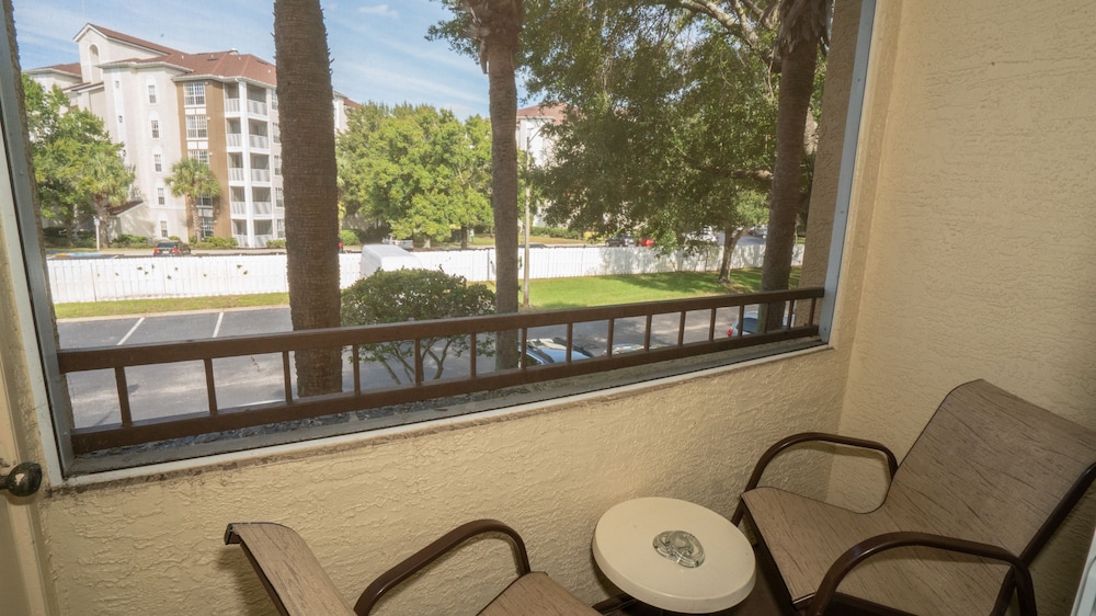 Blue Tree Resort at Lake Buena Vista — Hotel rooms in Orlando, Florida