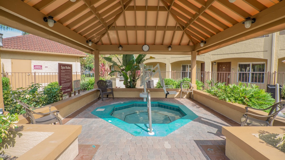 Blue Tree Resort at Lake Buena Vista — Swimming pool in Orlando, Florida