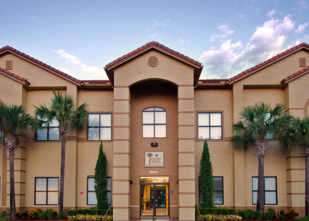 Blue Tree Resort at Lake Buena Vista — Hotel building in Orlando, Florida