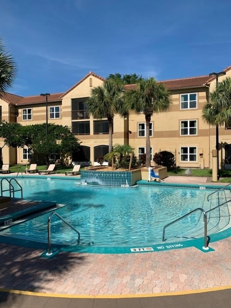 Blue Tree Resort at Lake Buena Vista — Swimming pool in Orlando, Florida