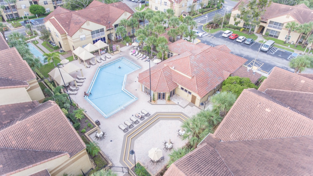 Blue Tree Resort at Lake Buena Vista — Swimming pool in Orlando, Florida