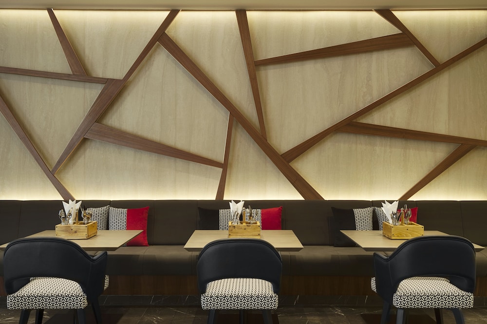 TRYP by Wyndham Dubai — Restaurant & bars in Dubai