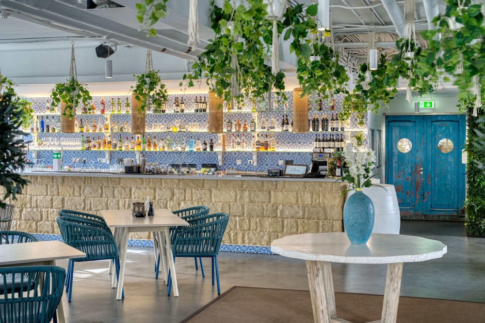 TRYP by Wyndham Dubai — Restaurant & bars in Dubai