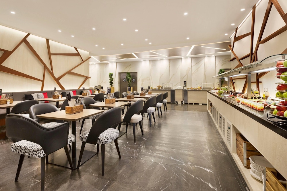 TRYP by Wyndham Dubai — Restaurant & bars in Dubai
