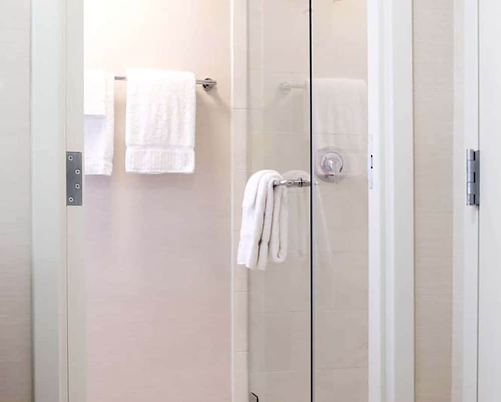 Hilton Orlando Buena Vista Palace - Disney Springs® Area — Hotel rooms in Lake Buena Vista, Florida