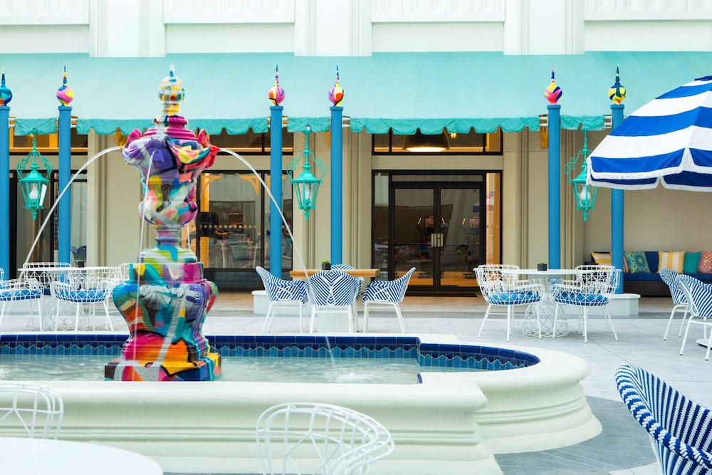 Hilton Orlando Buena Vista Palace - Disney Springs® Area — Restaurant & bars in Lake Buena Vista, Florida
