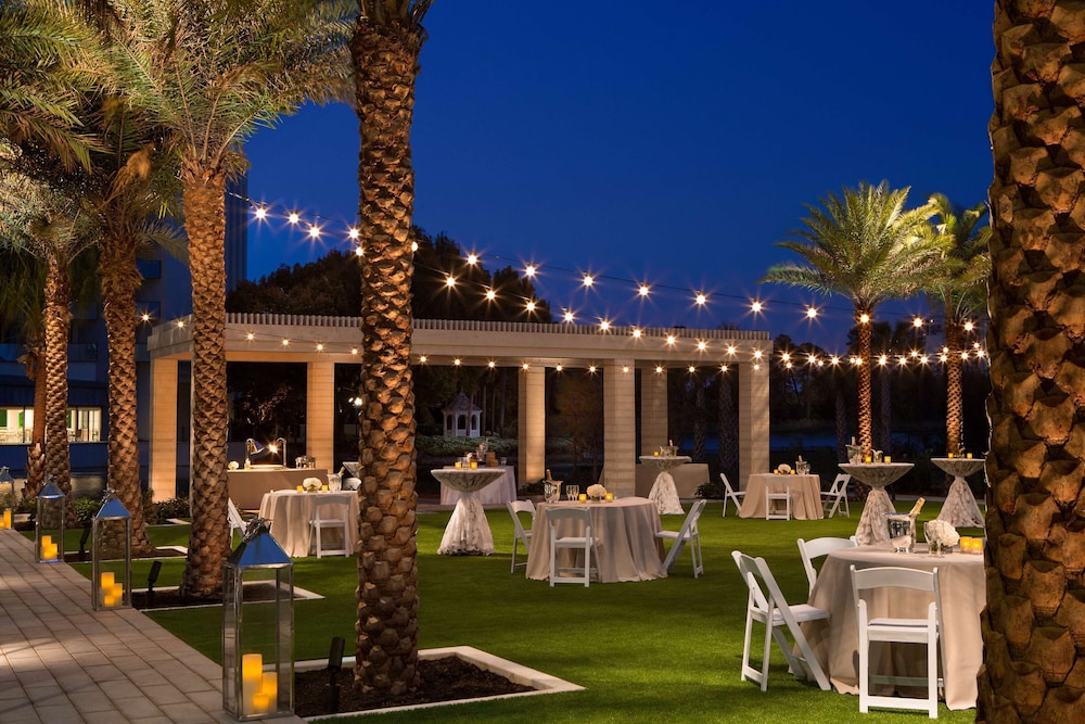 Hilton Orlando Buena Vista Palace - Disney Springs® Area — Restaurant & bars in Lake Buena Vista, Florida