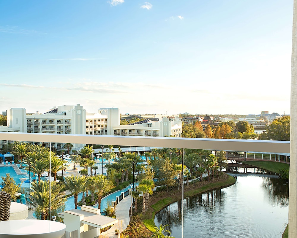 Hilton Orlando Buena Vista Palace - Disney Springs® Area — Hotel building in Lake Buena Vista, Florida