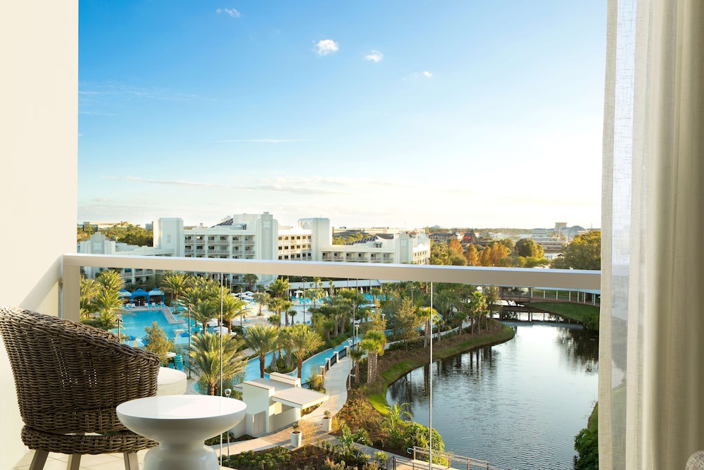 Hilton Orlando Buena Vista Palace - Disney Springs® Area — Swimming pool in Lake Buena Vista, Florida