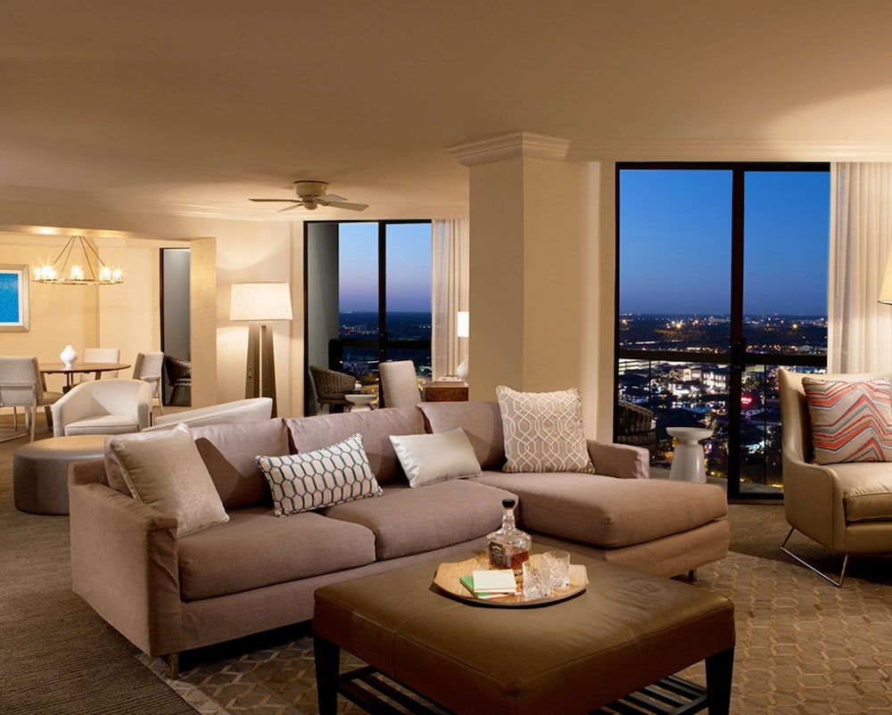 Hilton Orlando Buena Vista Palace - Disney Springs® Area — Hotel rooms in Lake Buena Vista, Florida