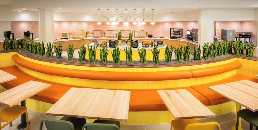 Buena Vista Suites Orlando — Restaurant & bars in Orlando, Florida