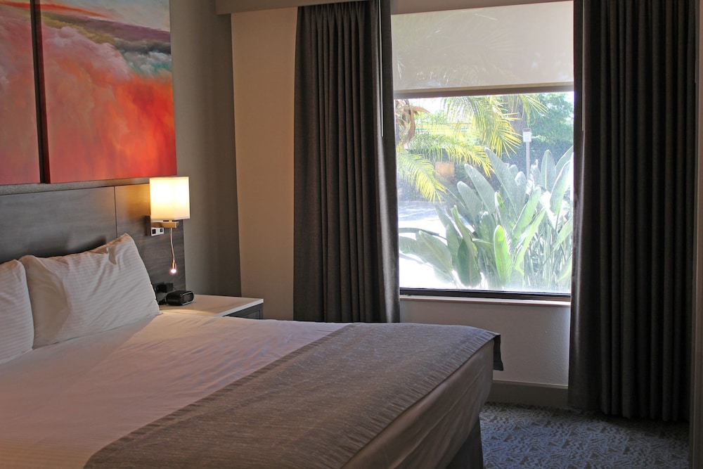 Buena Vista Suites Orlando — Hotel rooms in Orlando, Florida