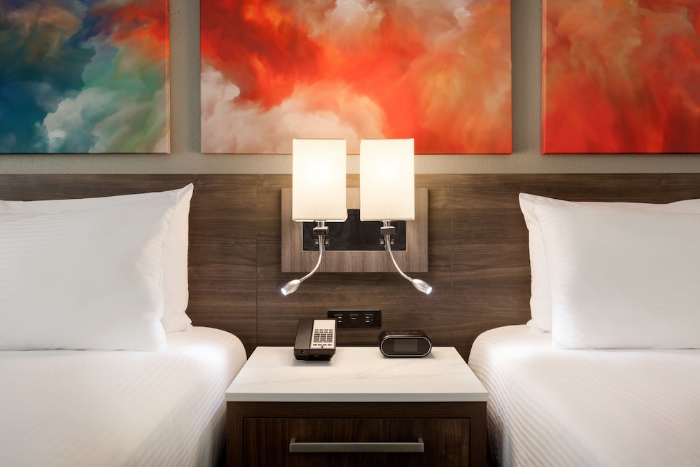 Buena Vista Suites Orlando — Hotel rooms in Orlando, Florida