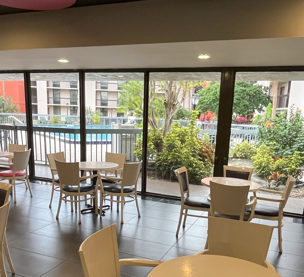 Grand Hotel Orlando at Universal Blvd - Shuttle to Theme Parks — Restaurant & bars in Orlando, Florida