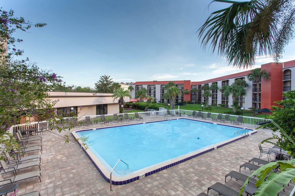 Grand Hotel Orlando at Universal Blvd - Shuttle to Theme Parks — Swimming pool in Orlando, Florida