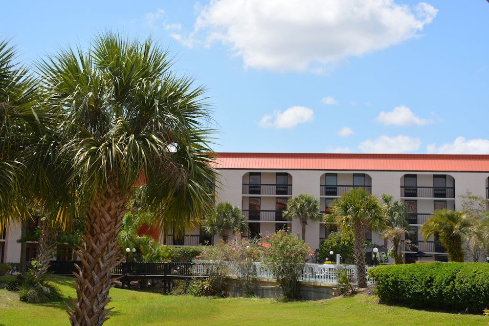 Grand Hotel Orlando at Universal Blvd - Shuttle to Theme Parks — Hotel building in Orlando, Florida