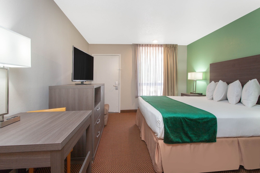 Grand Hotel Orlando at Universal Blvd - Shuttle to Theme Parks — Hotel rooms in Orlando, Florida