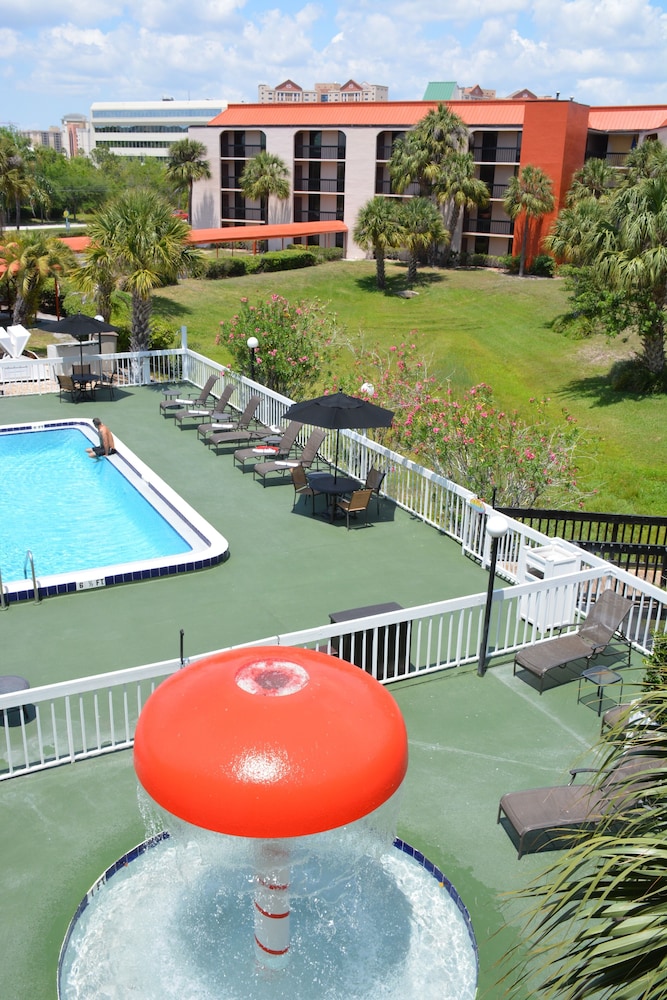 Grand Hotel Orlando at Universal Blvd - Shuttle to Theme Parks — Swimming pool in Orlando, Florida