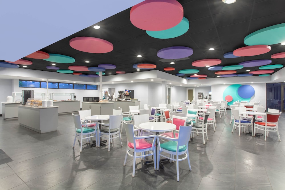 Grand Hotel Orlando at Universal Blvd - Shuttle to Theme Parks — Restaurant & bars in Orlando, Florida