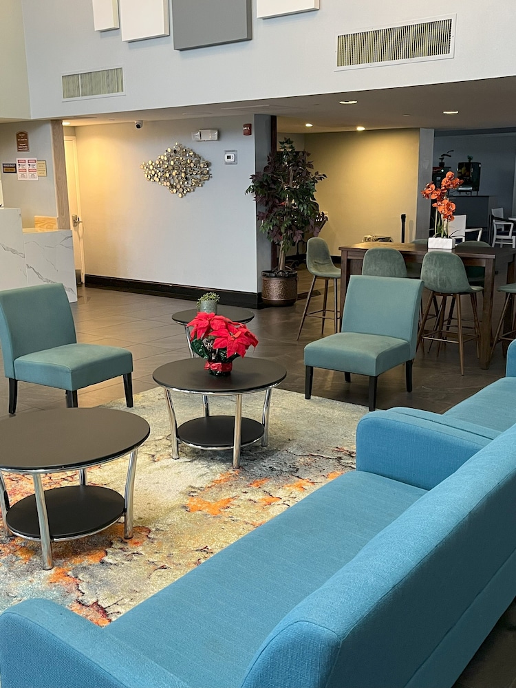 Grand Hotel Orlando at Universal Blvd - Shuttle to Theme Parks — Hotel building in Orlando, Florida