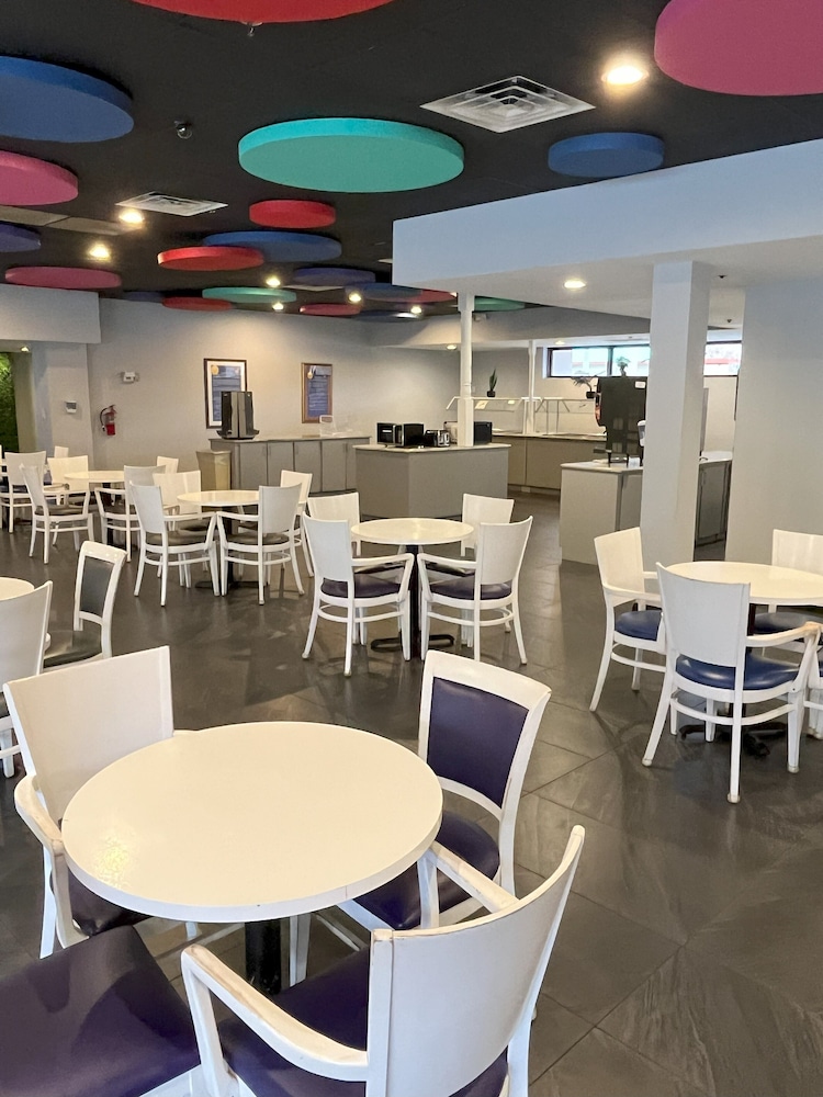 Grand Hotel Orlando at Universal Blvd - Shuttle to Theme Parks — Restaurant & bars in Orlando, Florida