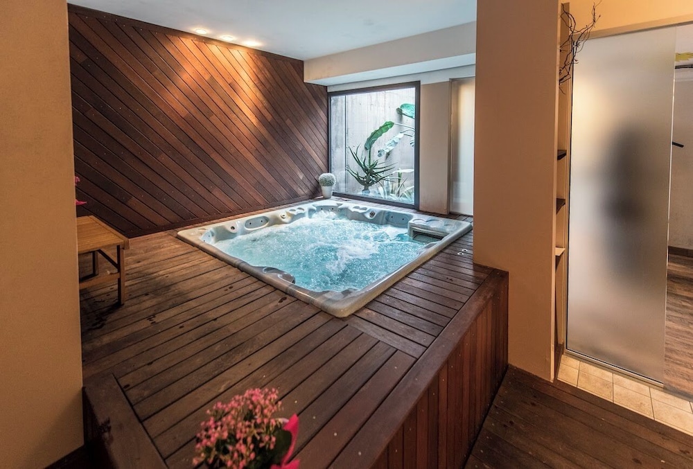 Yachting Hotel Mistral — Spa in Sirmione, Lombardy
