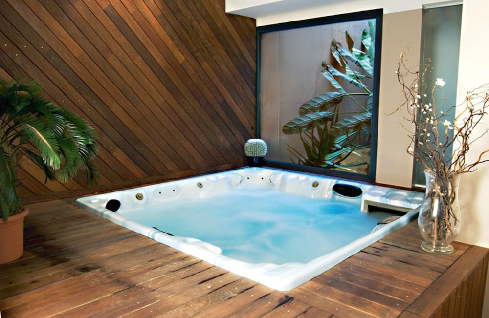 Yachting Hotel Mistral — Spa in Sirmione, Lombardy