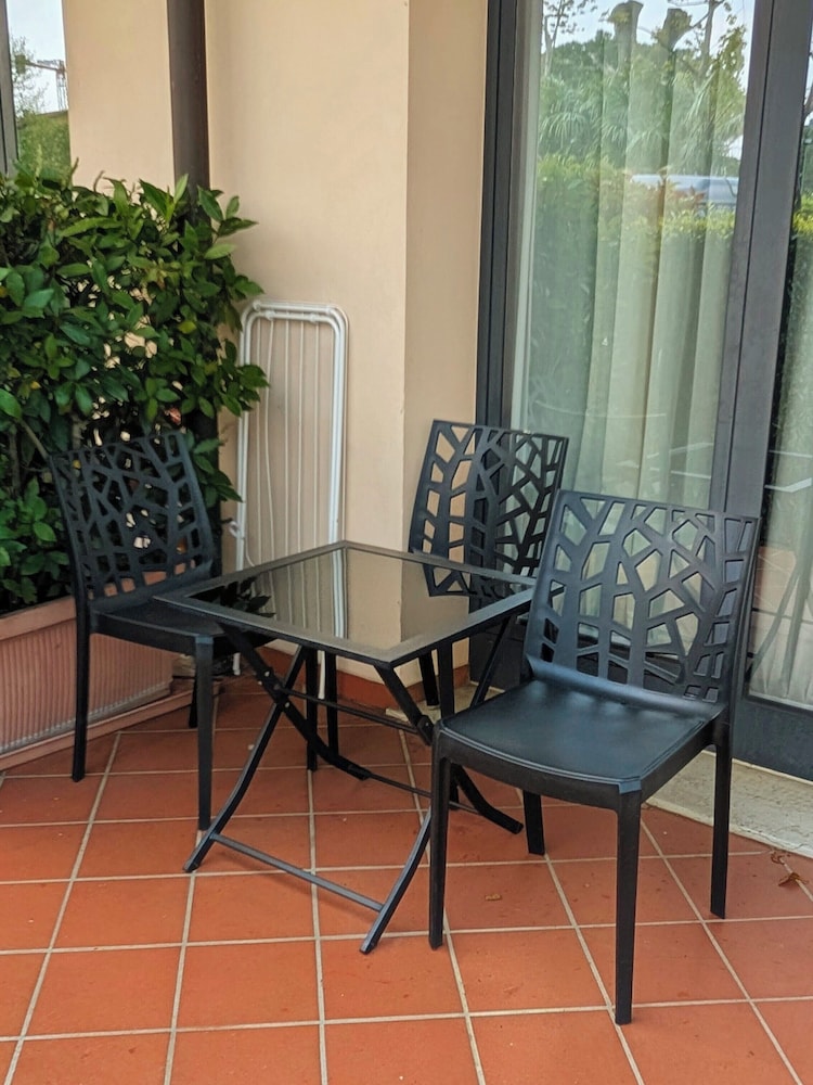 Yachting Hotel Mistral — Hotel rooms in Sirmione, Lombardy