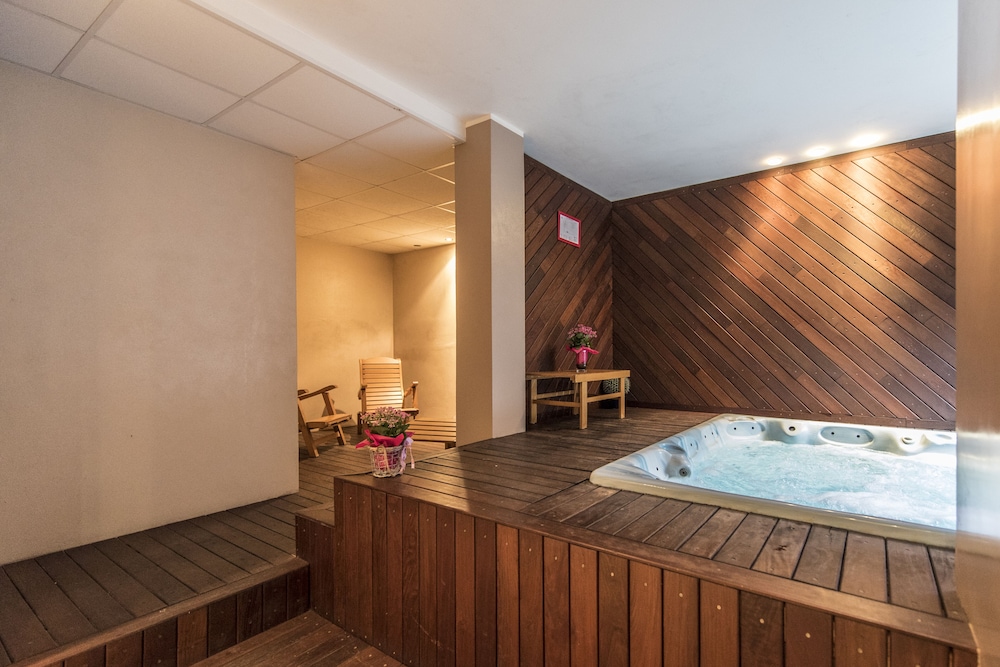 Yachting Hotel Mistral — Spa in Sirmione, Lombardy