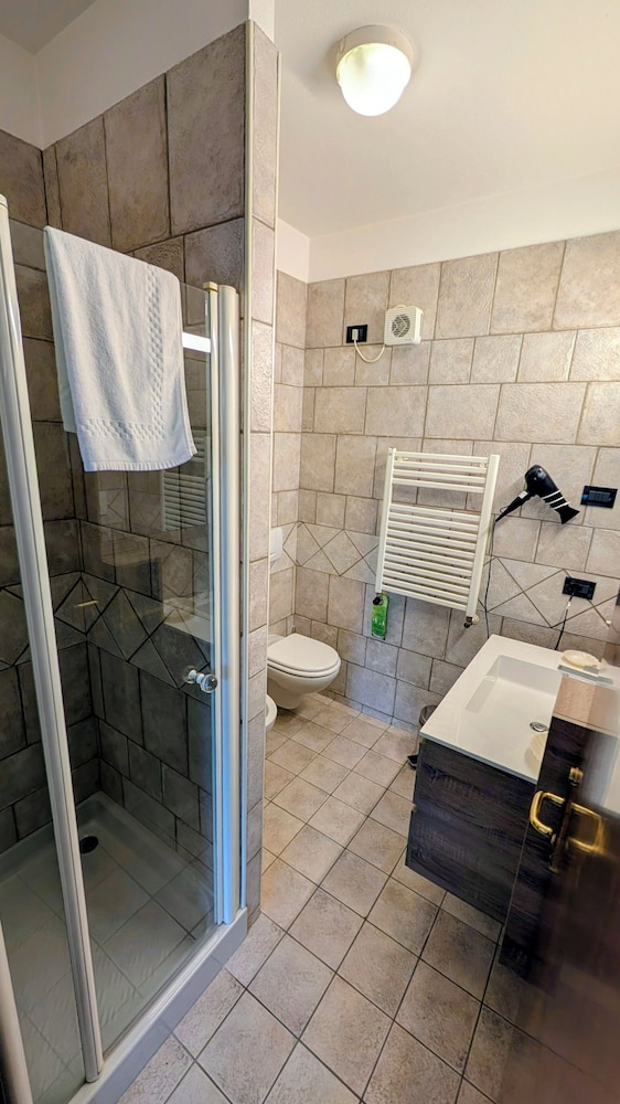 Yachting Hotel Mistral — Hotel rooms in Sirmione, Lombardy