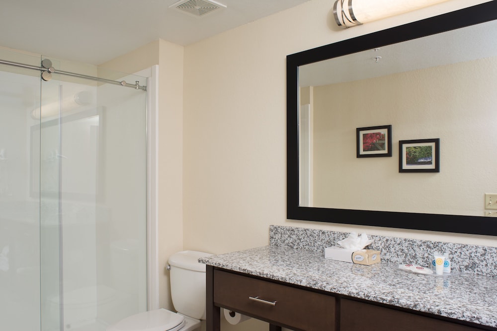 Comfort Suites Maingate East — Hotel rooms in Kissimmee, Florida