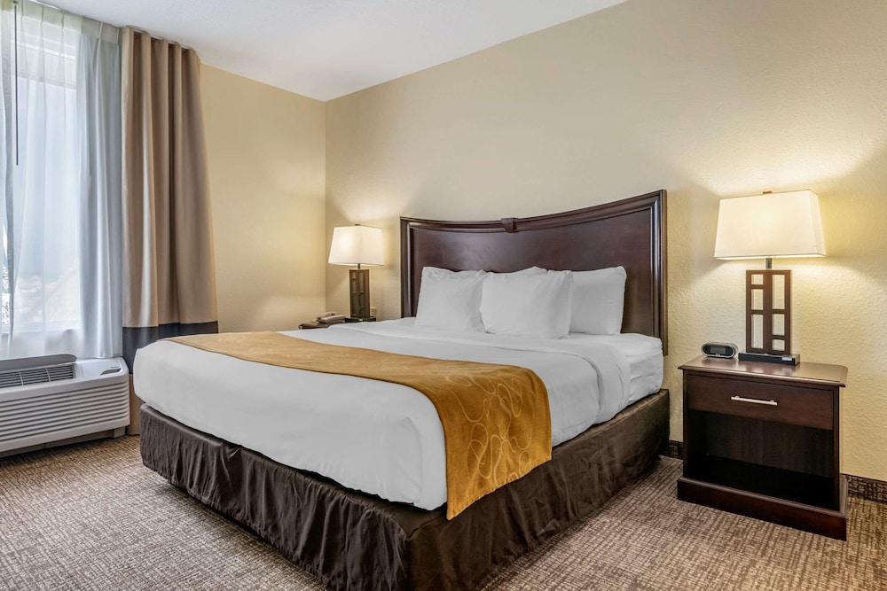Comfort Suites Maingate East — Hotel rooms in Kissimmee, Florida