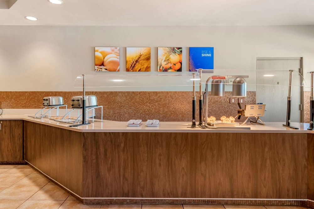Comfort Suites Maingate East — Restaurant & bars in Kissimmee, Florida