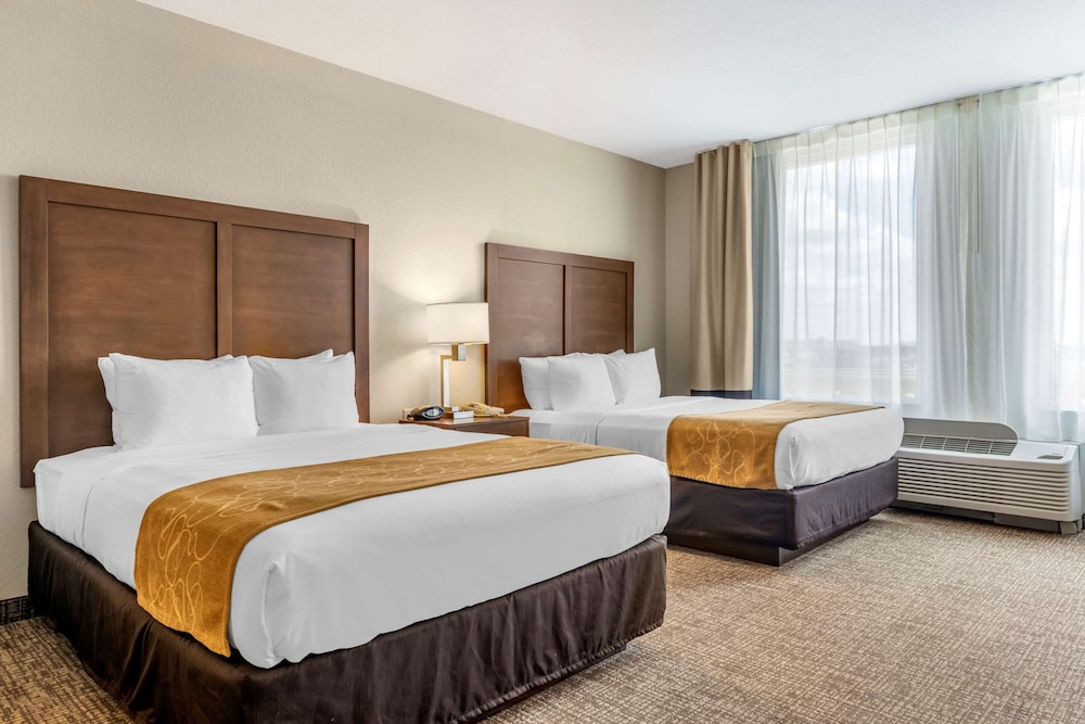 Comfort Suites Maingate East — Hotel rooms in Kissimmee, Florida