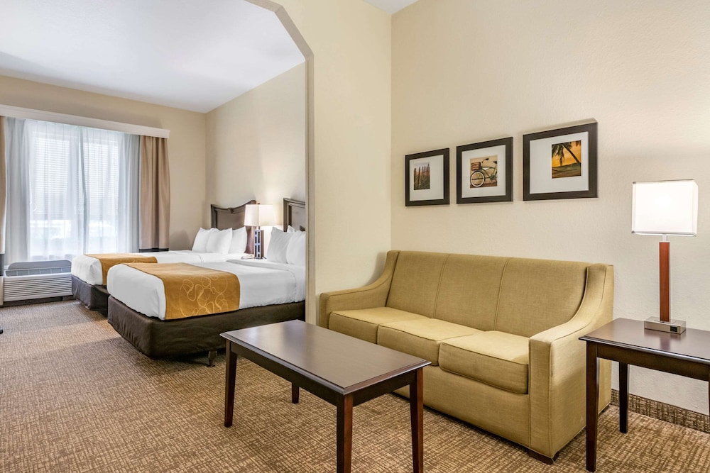 Comfort Suites Maingate East — Hotel rooms in Kissimmee, Florida