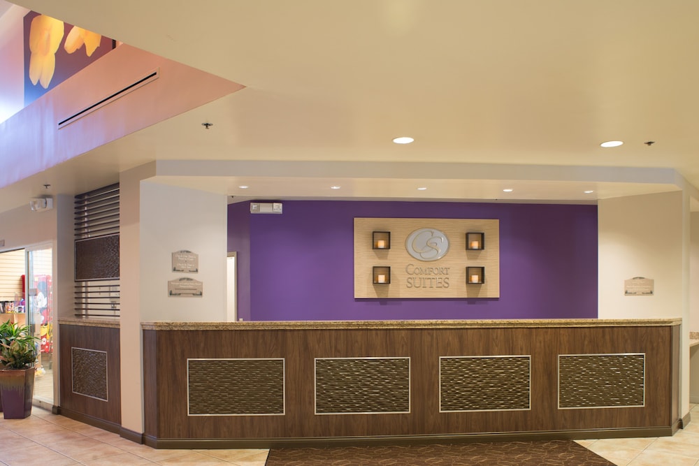 Comfort Suites Maingate East — Hotel building in Kissimmee, Florida