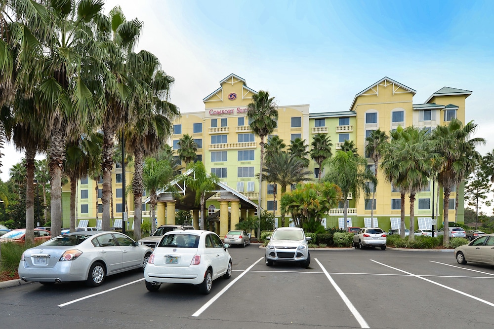 Comfort Suites Maingate East — Hotel building in Kissimmee, Florida