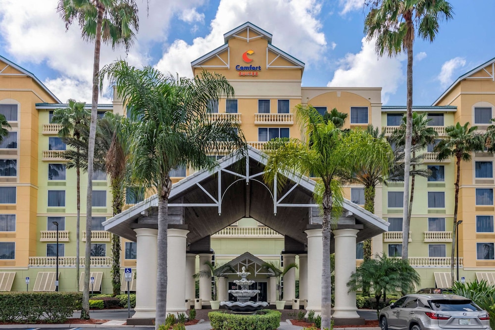 Comfort Suites Maingate East — Hotel building in Kissimmee, Florida