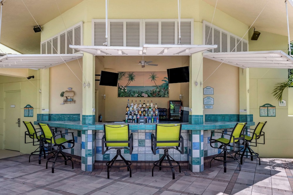 Comfort Suites Maingate East — Restaurant & bars in Kissimmee, Florida
