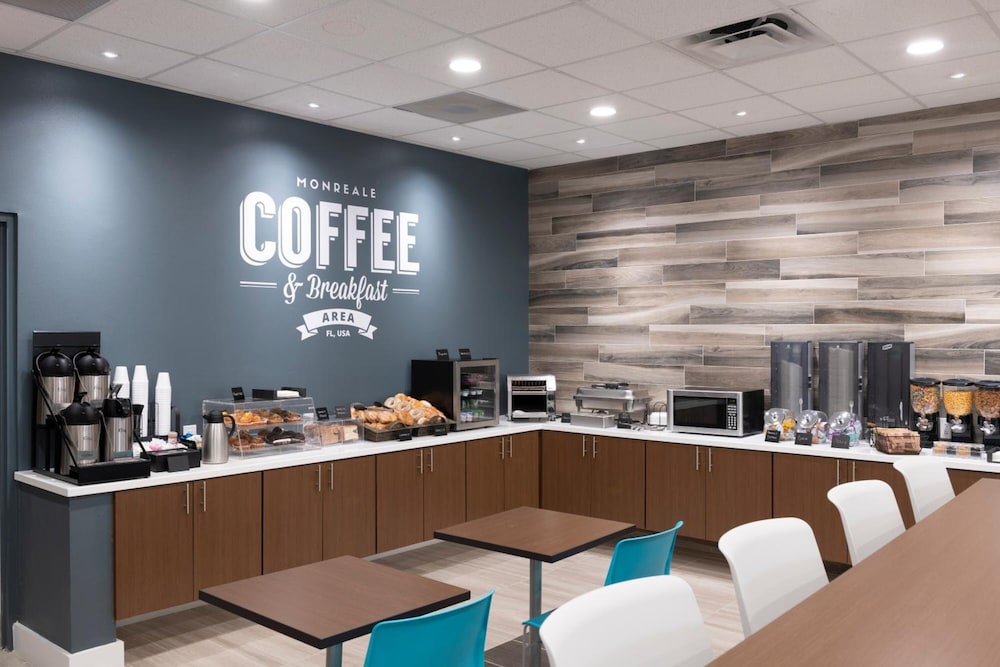 Hotel Monreale Express International Drive Orlando — Restaurant & bars in Orlando, Florida