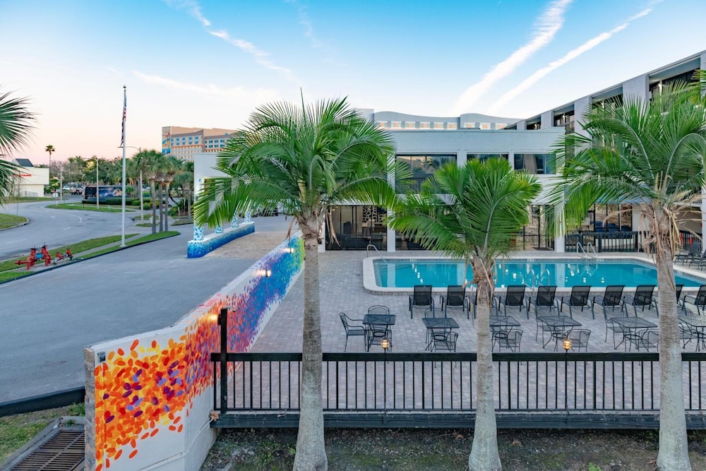 Hotel Monreale Express International Drive Orlando — Swimming pool in Orlando, Florida
