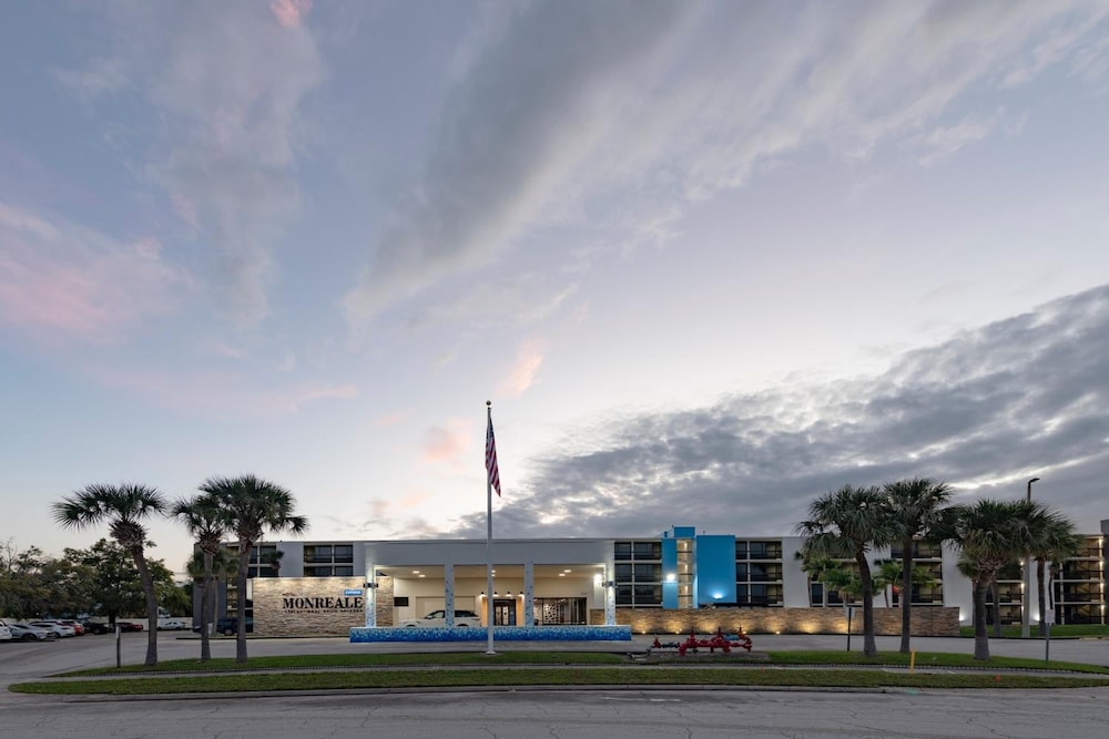 Hotel Monreale Express International Drive Orlando — Hotel building in Orlando, Florida