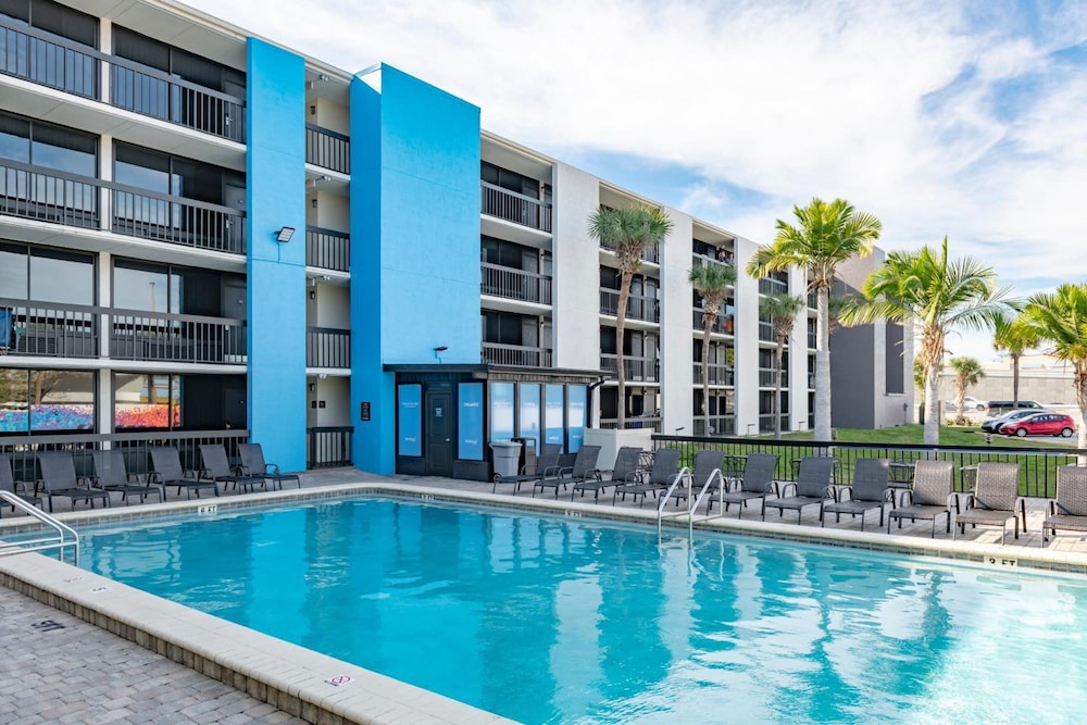 Hotel Monreale Express International Drive Orlando — Swimming pool in Orlando, Florida