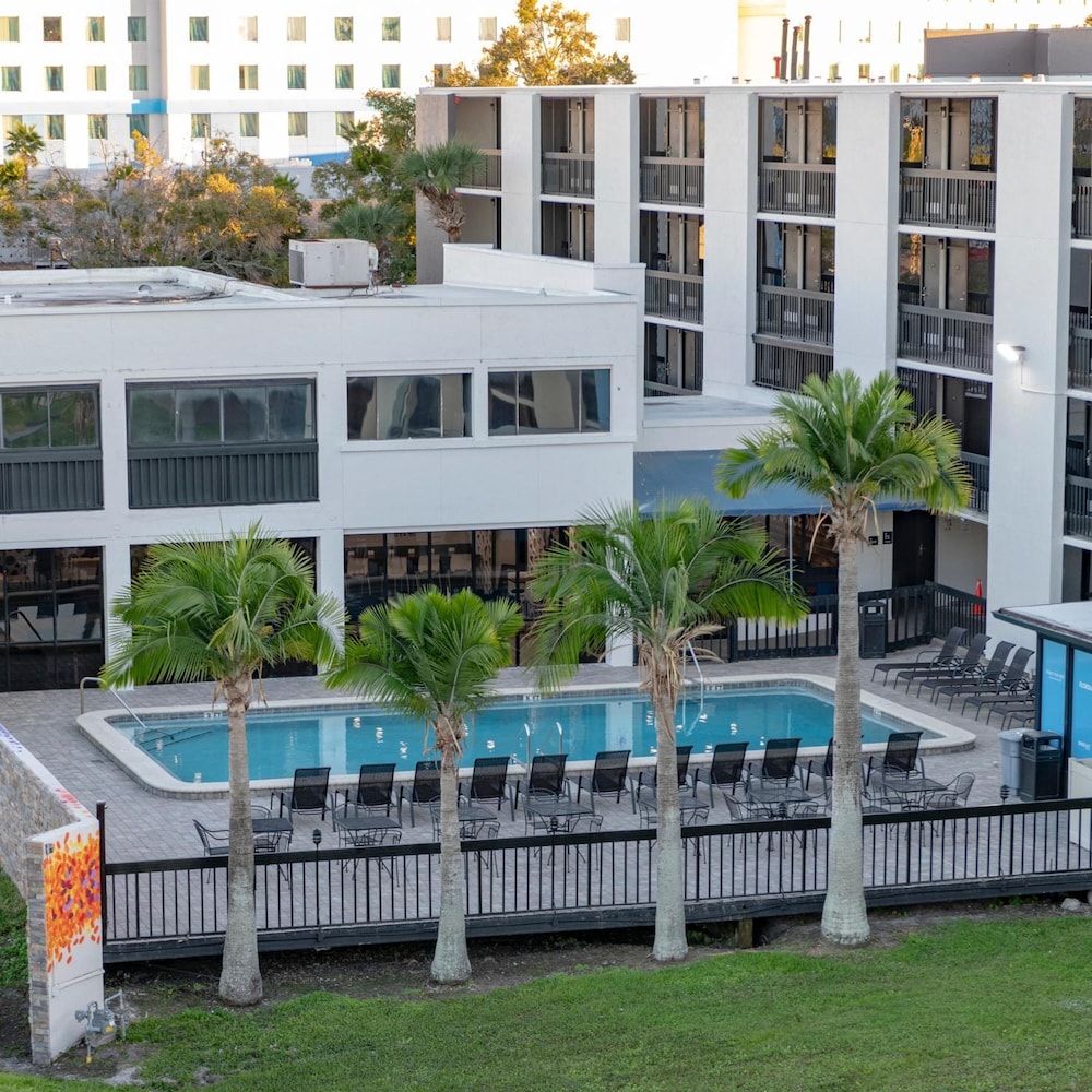 Hotel Monreale Express International Drive Orlando — Swimming pool in Orlando, Florida