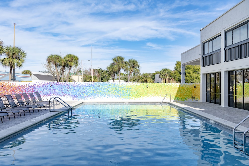 Hotel Monreale Express International Drive Orlando — Swimming pool in Orlando, Florida