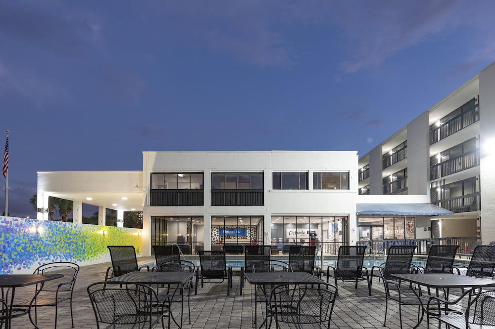 Hotel Monreale Express International Drive Orlando — Hotel building in Orlando, Florida